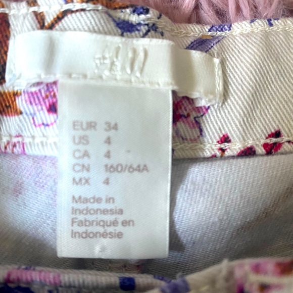 Floral Summer Short Shorts, Size 4, Womens/Juniors - Picture 2 of 4